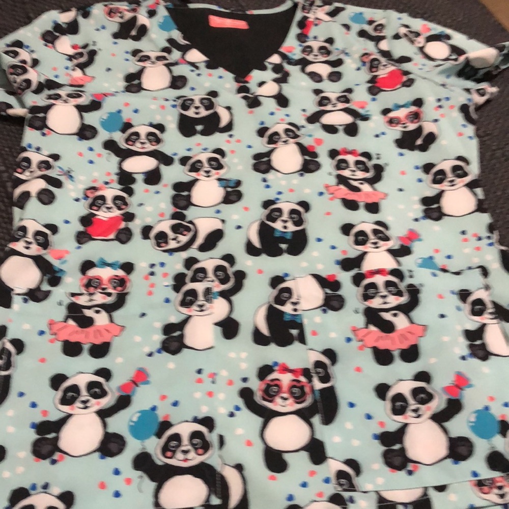 Scrub top - Picture 2 of 3